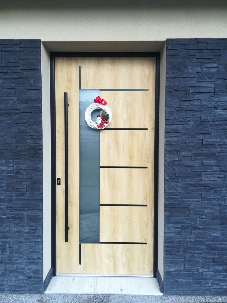 VCHODOVÉ DVEŘE